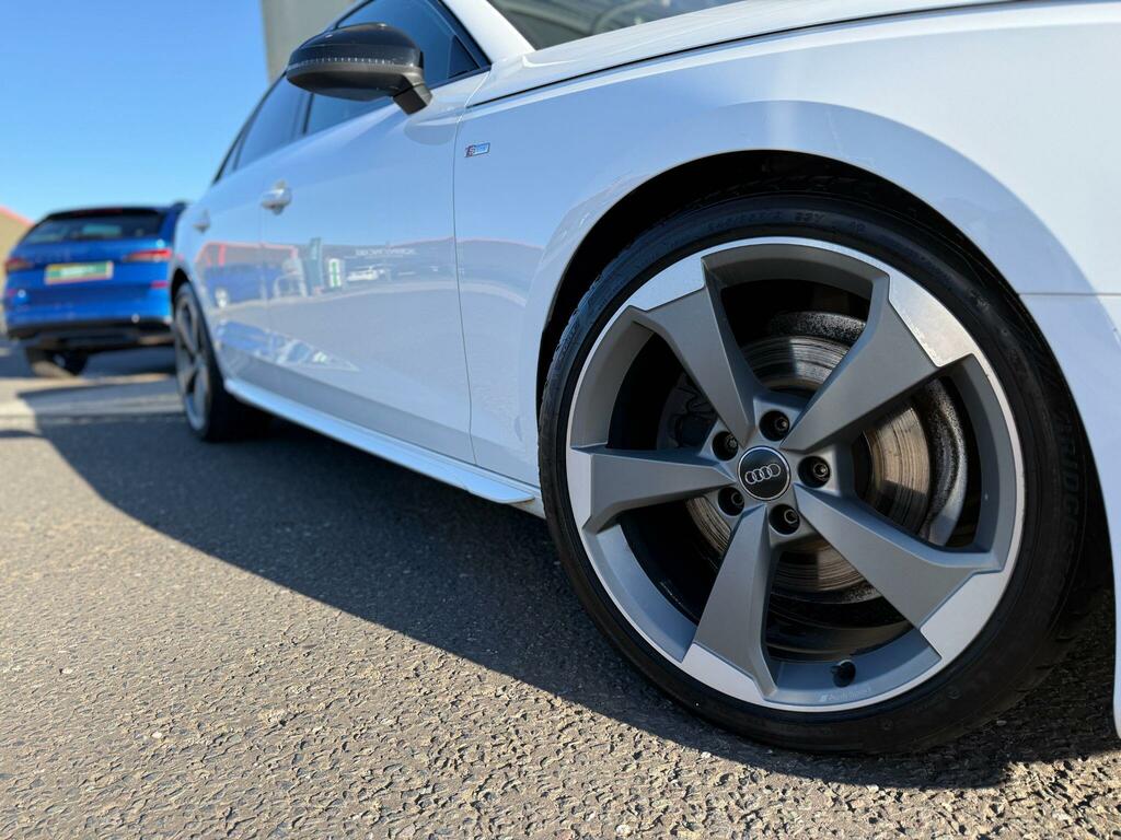 Audi A4 2.0 Tfsi 35 Black Edition Saloon White #5