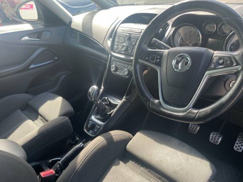 Vauxhall Zafira Tourer Sri T White #4
