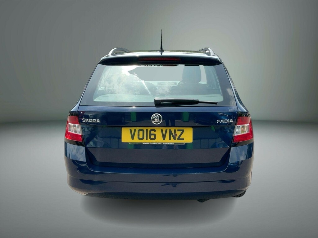Skoda Fabia 1.2 Tsi Colour Edition White #12