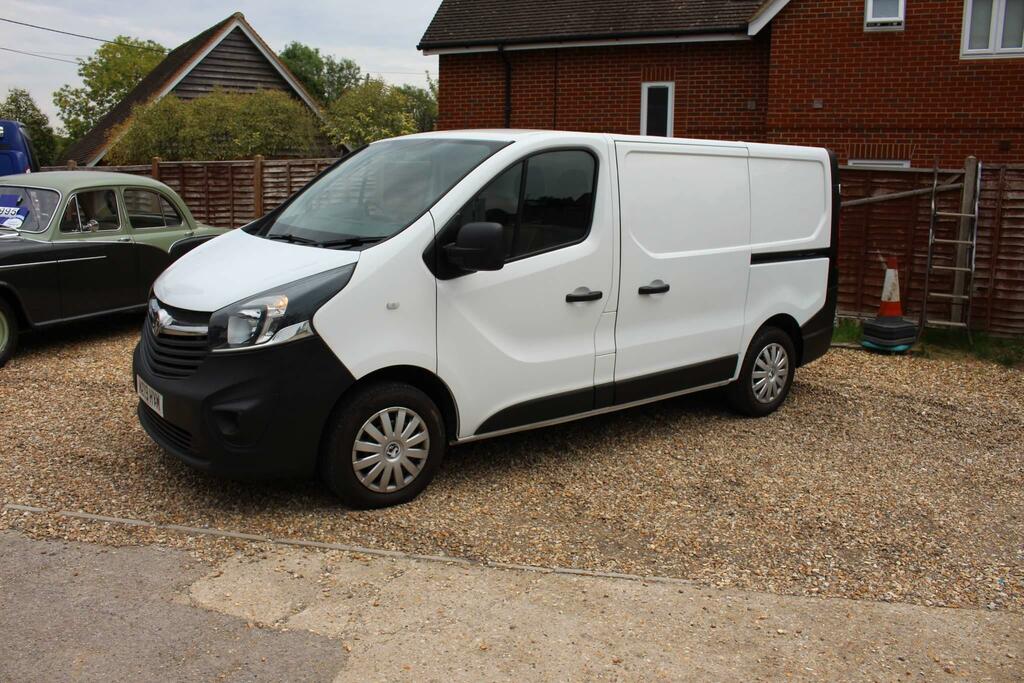 Vauxhall Vivaro 1.6 L1h1 Van 2700 Cdti 120 Bhp Swb With Fsh White