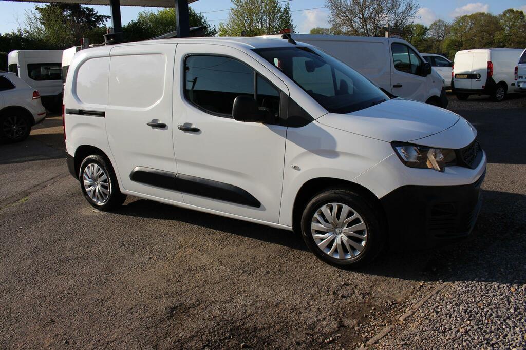 Peugeot Partner 1.5 Hdi 1000 Professional 6Dr Van FV70EOX White #2