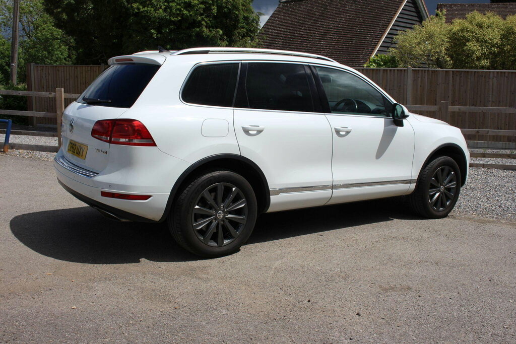 Volkswagen Touareg Se White #5