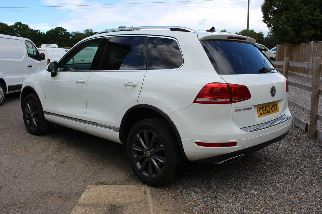 Volkswagen Touareg Se White #3