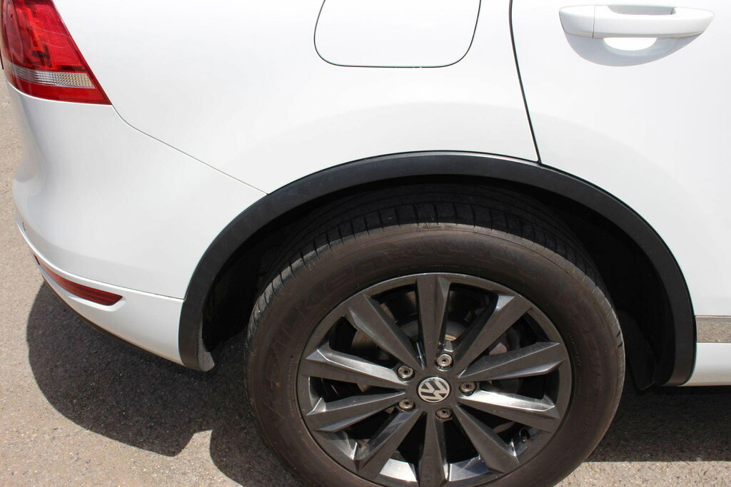 Volkswagen Touareg Se White #12