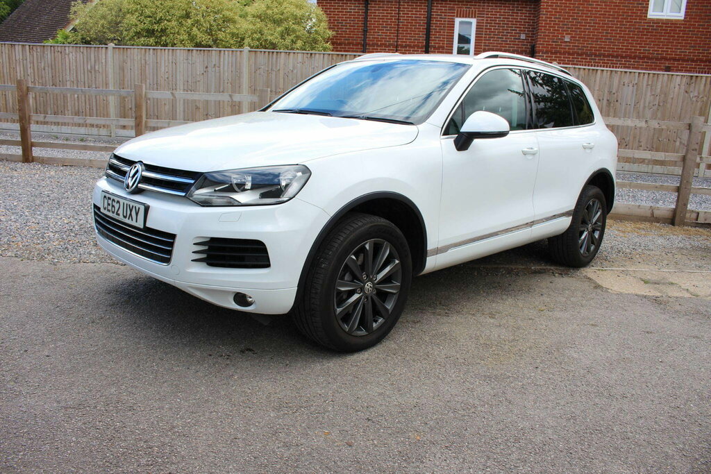 Volkswagen Touareg Se White #1