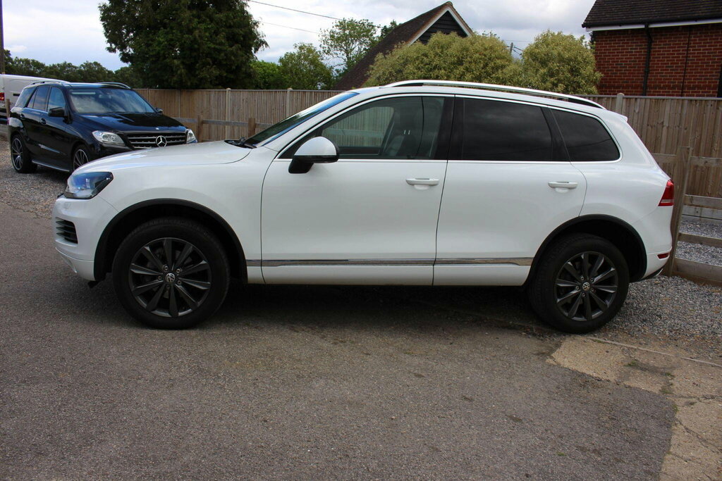 Volkswagen Touareg Se White #9