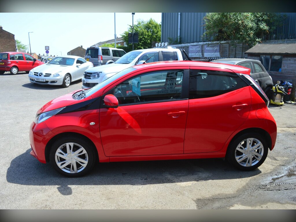 Toyota Aygo 1.0 Vvt-i X-pression Hatchback E YY15AOL Red #4