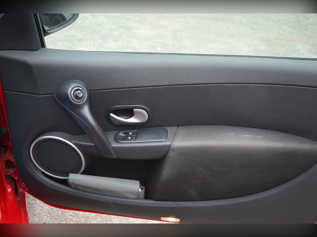 Renault Clio 1.1L Dynamique 16V Turbo 100 Bhp Black #13
