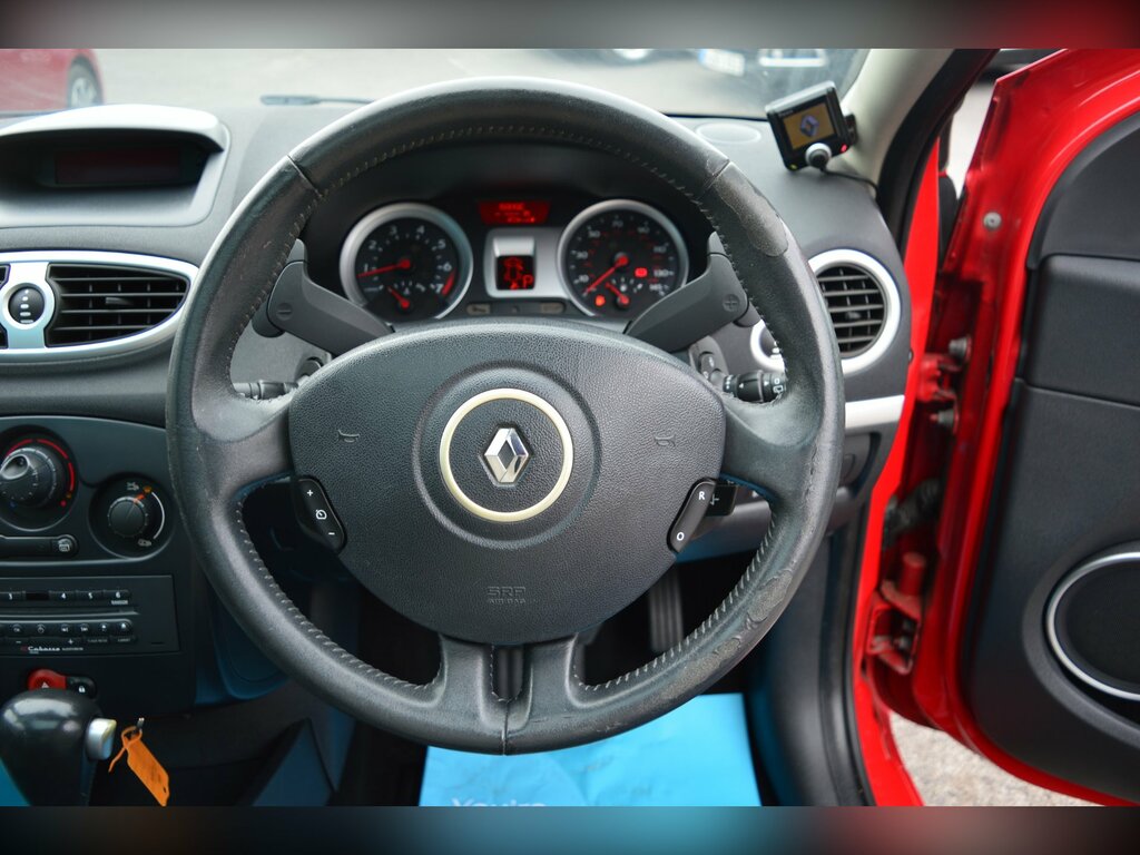 Renault Clio 1.6 Vvt Dynamique S Hatchback Red #3