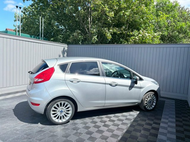 Ford Fiesta Titanium Silver #20