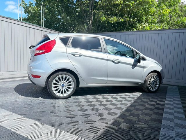 Ford Fiesta Titanium Silver #16