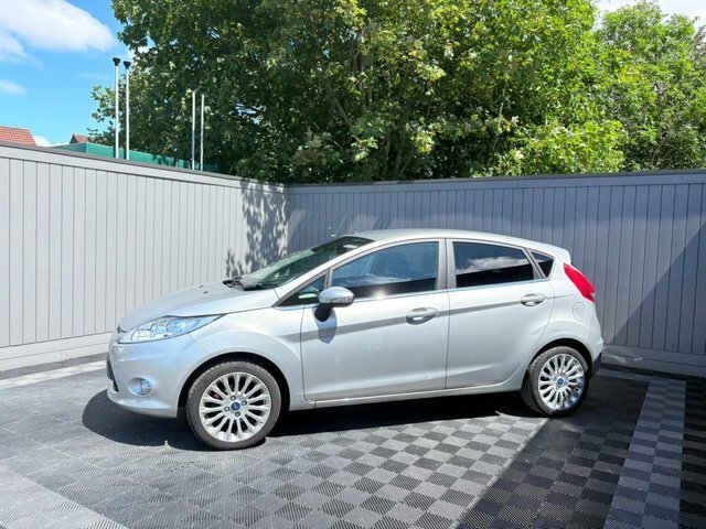 Ford Fiesta Titanium Silver #4