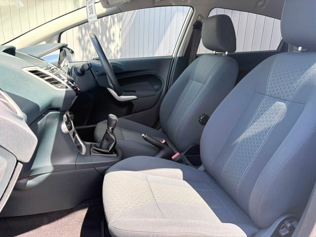 Ford Fiesta Titanium Silver #40