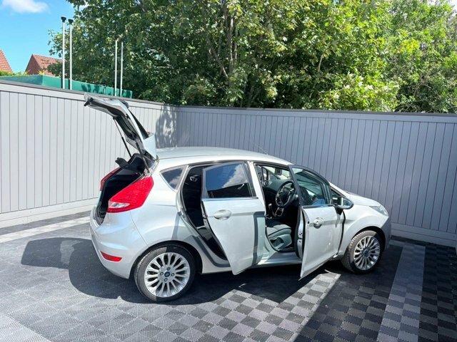 Ford Fiesta Titanium Silver #27
