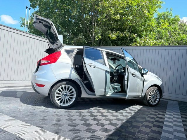 Ford Fiesta Titanium Silver #25