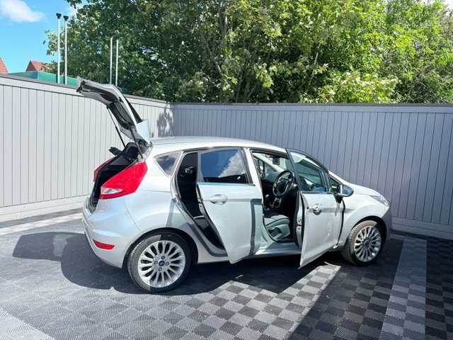 Ford Fiesta Titanium Silver #26