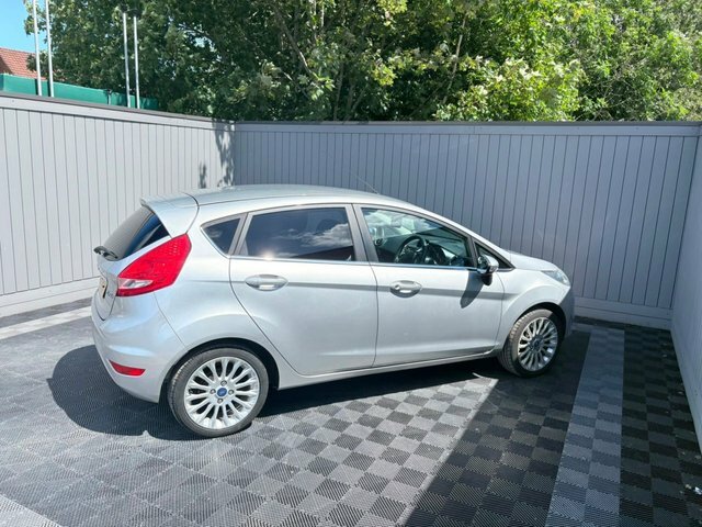 Ford Fiesta Titanium Silver #17