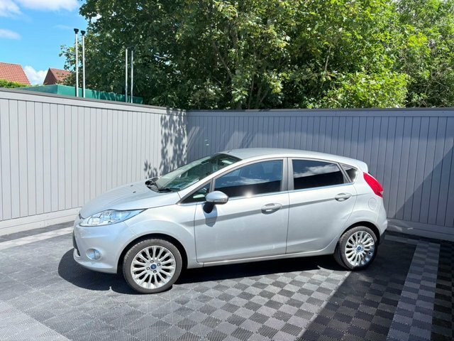 Ford Fiesta Titanium Silver #3
