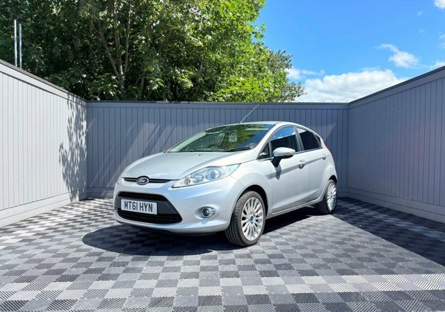 Ford Fiesta Titanium Silver #6