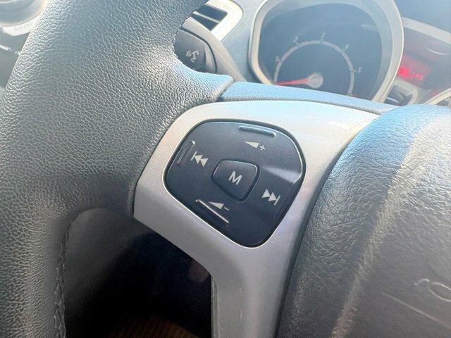 Ford Fiesta Titanium Silver #32