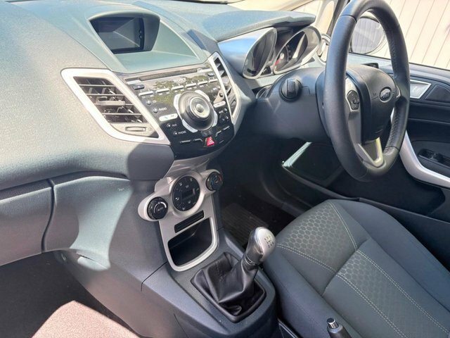 Ford Fiesta Titanium Silver #42