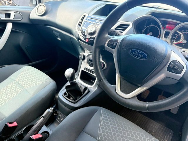 Ford Fiesta Titanium Silver #35