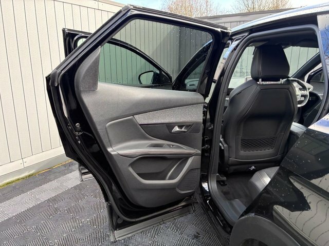 Peugeot 3008 1.2 Puretech Active Red #26