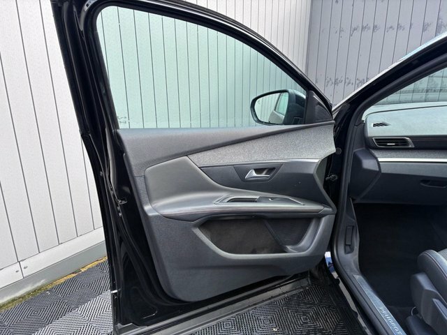 Peugeot 3008 1.2 Puretech Active Red #32