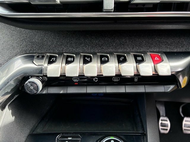 Peugeot 3008 1.2 Puretech Active Red #44