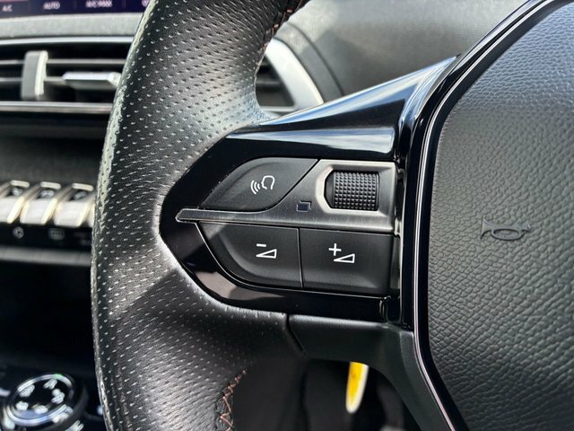 Peugeot 3008 1.2 Puretech Active Red #41