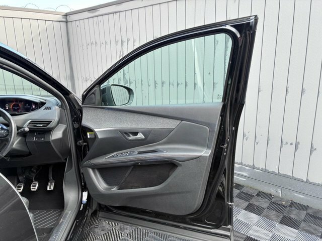 Peugeot 3008 1.2 Puretech Active Red #35