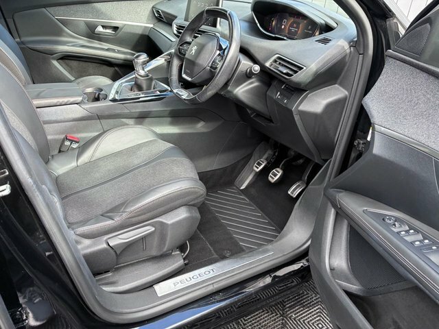 Peugeot 3008 1.2 Puretech Active Red #37