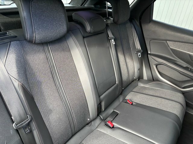 Peugeot 3008 1.2 Puretech Active Red #31