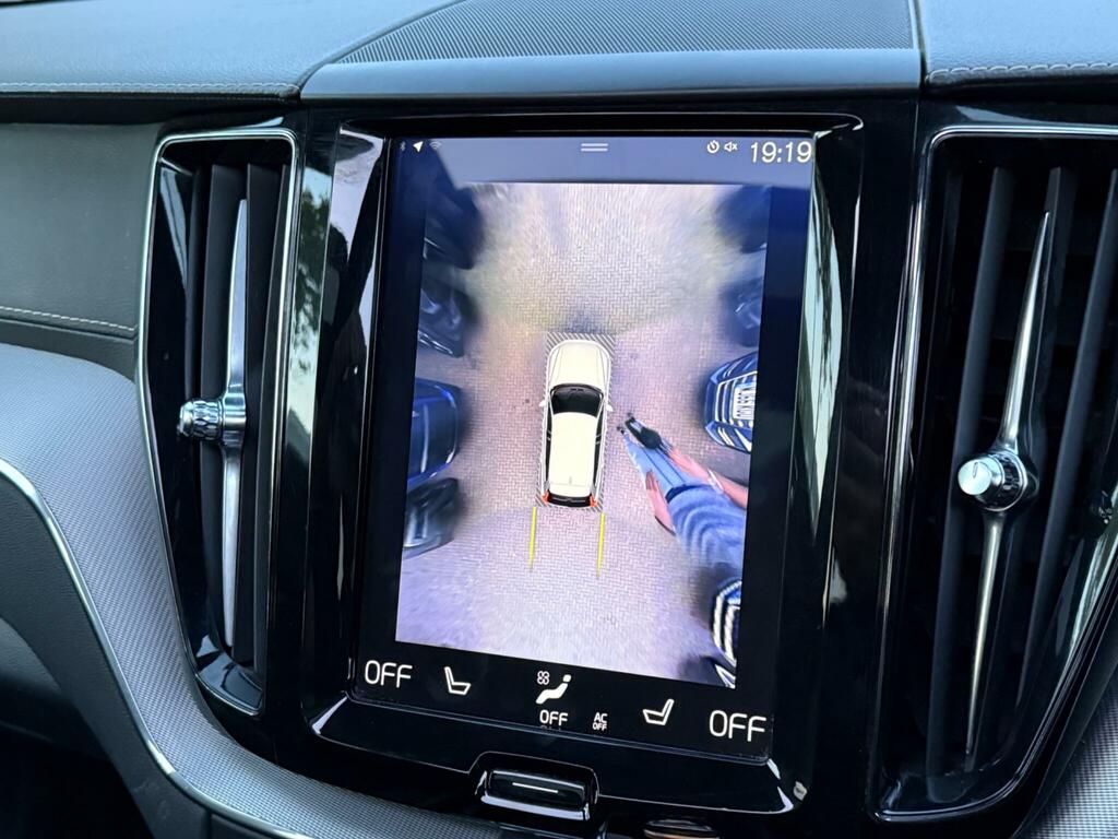 Volvo XC60 2.0H T8 Twin Engine 10.4Kwh R-design Pro Awd YJ68KCX White #4
