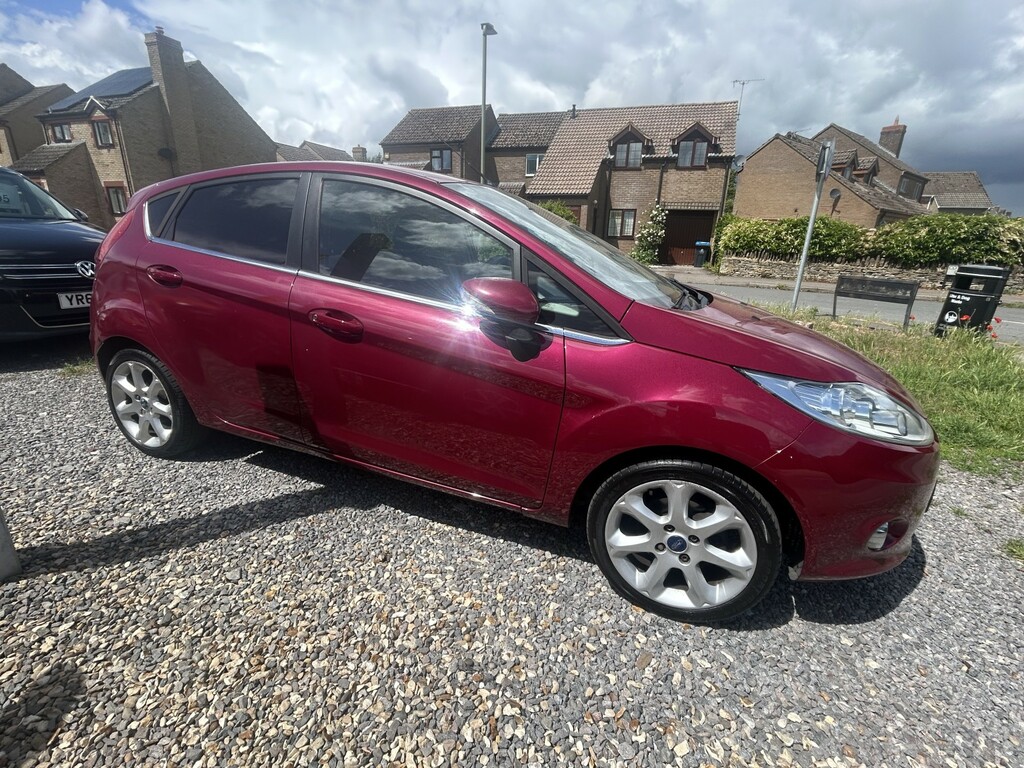 Ford Fiesta Hatchback 1.4 Titanium 2012 AV62KFF Red #2