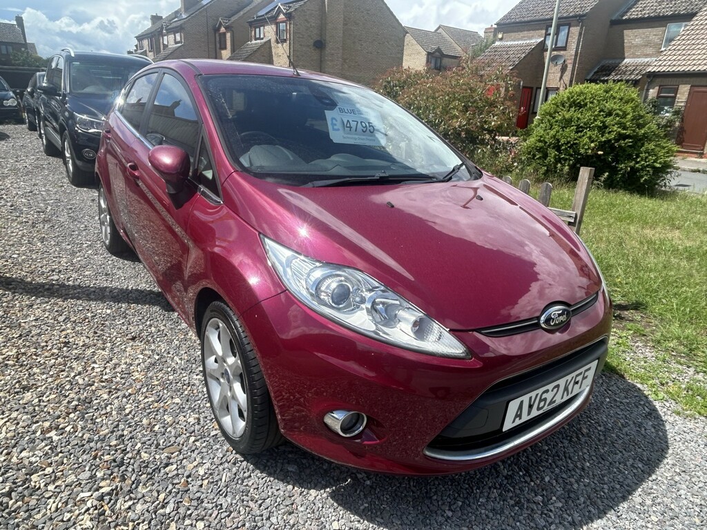 Ford Fiesta Hatchback 1.4 Titanium 2012 Red