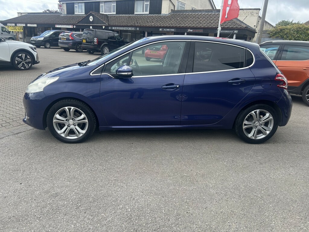 Peugeot 208 Hatchback 1.2 Vti Allure 2013 WN13ZDV Blue #2