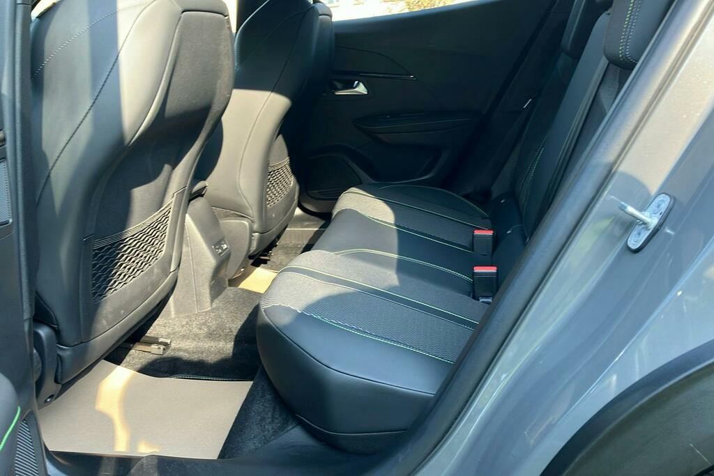 Peugeot 2008 1.2 Puretech Gt Suv Eat CA24OOV Grey #4