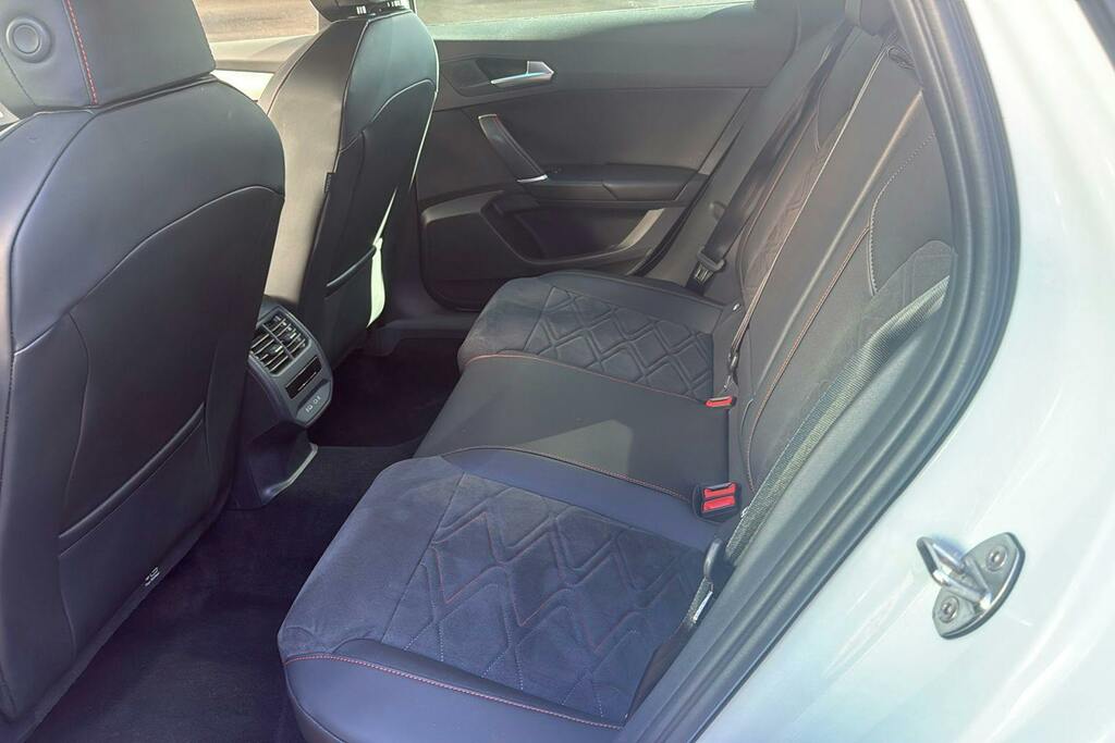 Seat Leon 1.5 Etsi Mhev Fr Estate Hybrid Dsg White #4