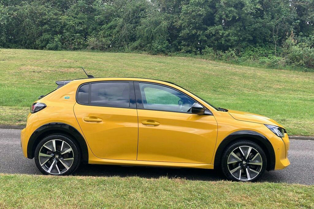 Peugeot e-208 50Kwh Gt Premium Hatchback MM71TSU Yellow #5