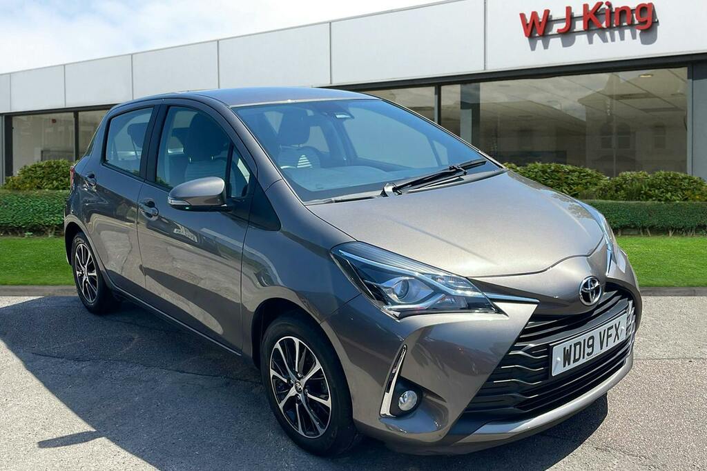 Toyota Yaris 1.5 Vvt I Icon Tech Hatchback Brown