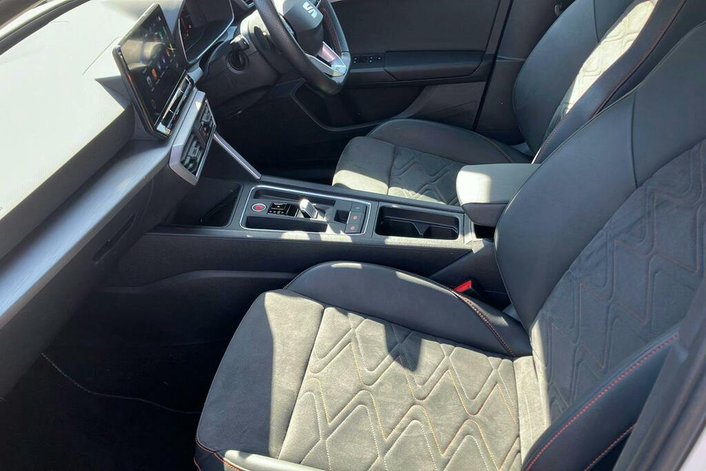 Seat Leon 1.5 Etsi Mhev Fr Sport Hatchback Hybrid White #3