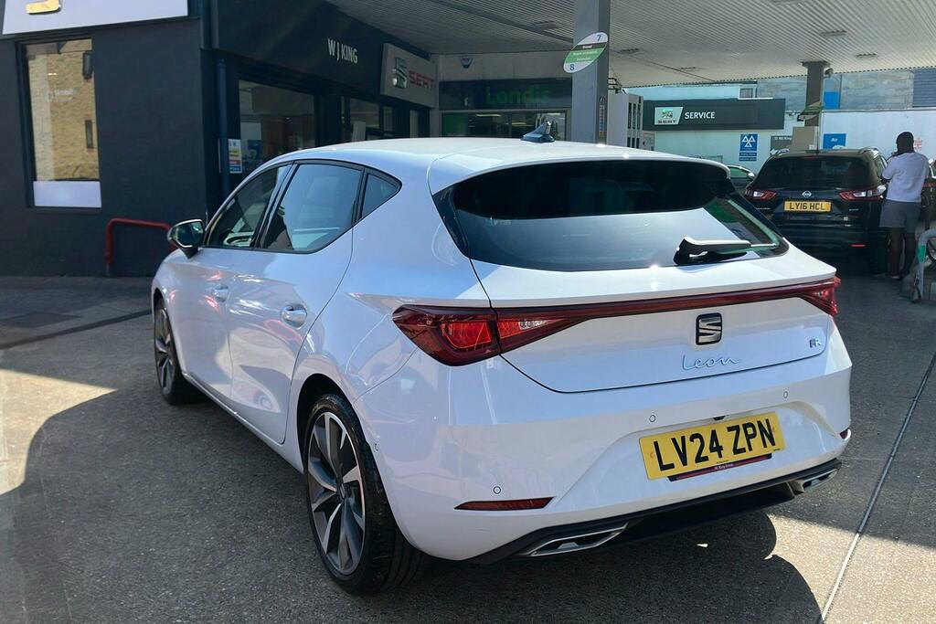 Seat Leon 1.5 Etsi Mhev Fr Sport Hatchback Hybrid White #2