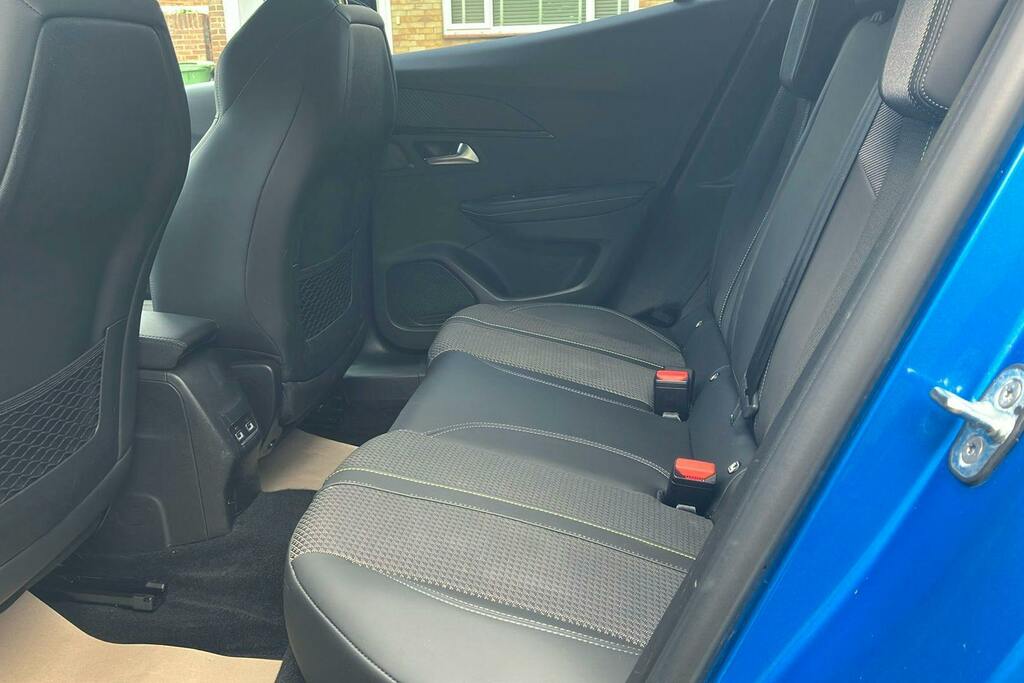 Peugeot e-2008 50Kwh Gt Suv Blue #4