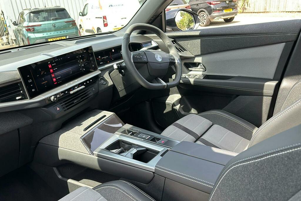 Vauxhall Grandland 1.2 Ultimate Suv Hybrid E Dct DV25AHG Silver #3