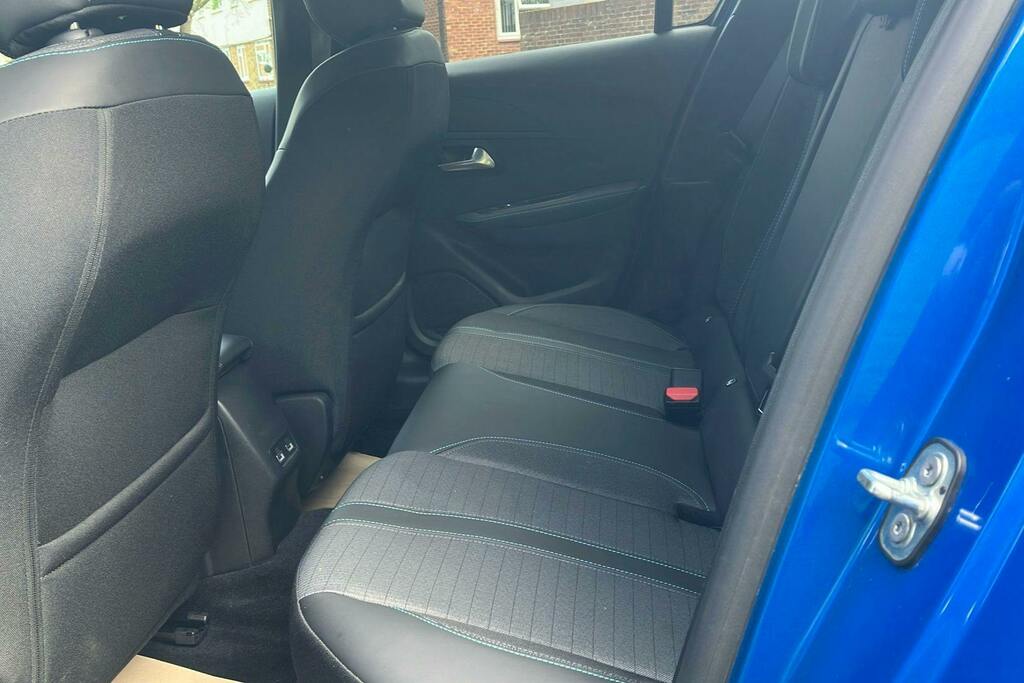 Peugeot e-208 50Kwh Allure Premium Plus Hatchback Blue #4