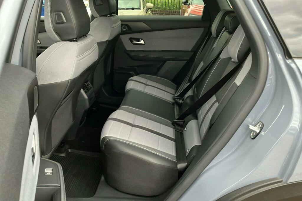 Vauxhall Grandland 1.2 Ultimate Suv Hybrid E Dct Black #4