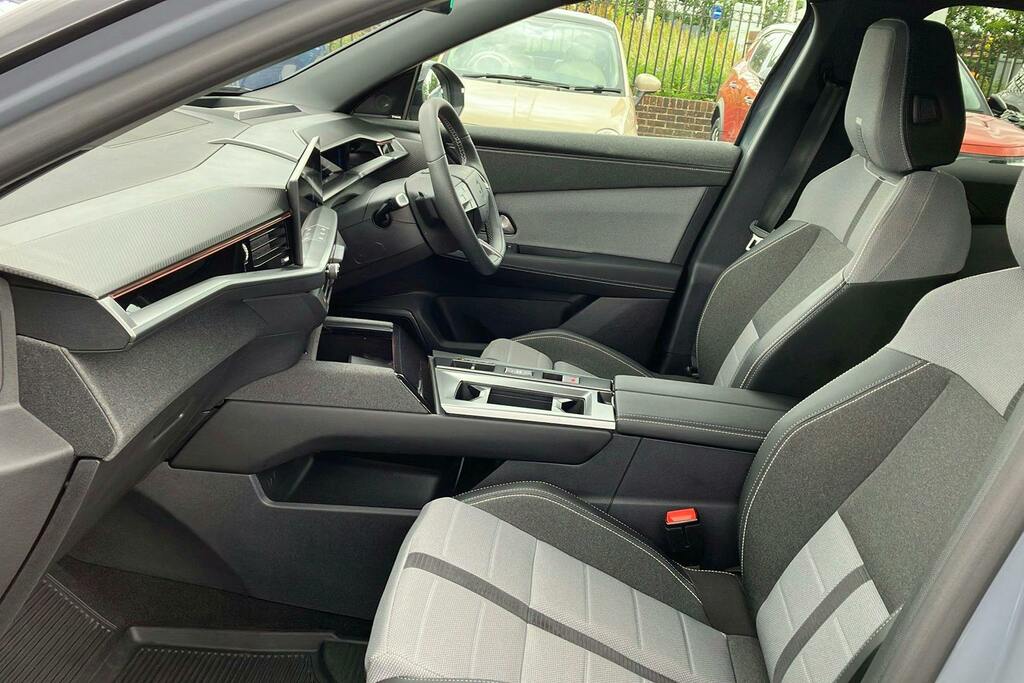 Vauxhall Grandland 1.2 Ultimate Suv Hybrid E Dct Black #3