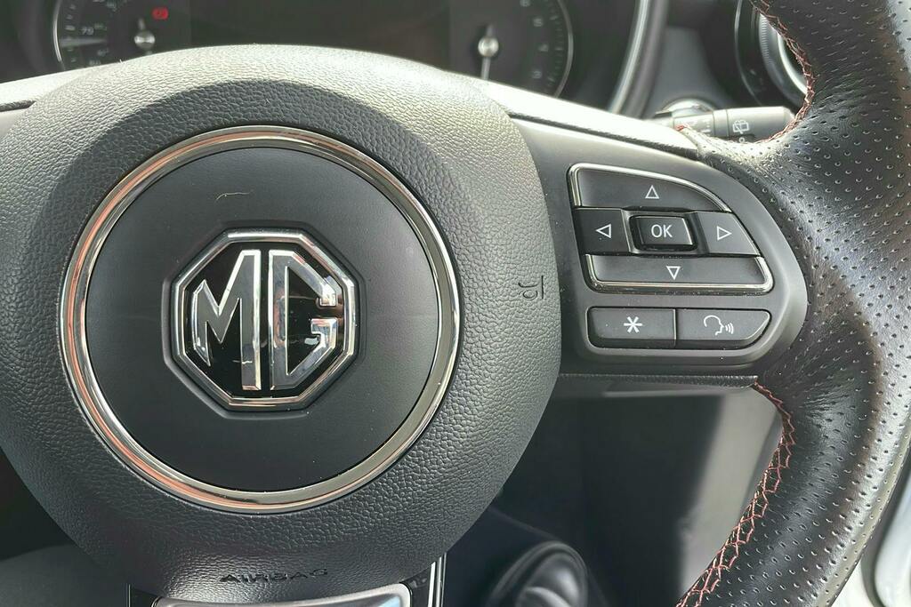 MG HS Exclusive White #21
