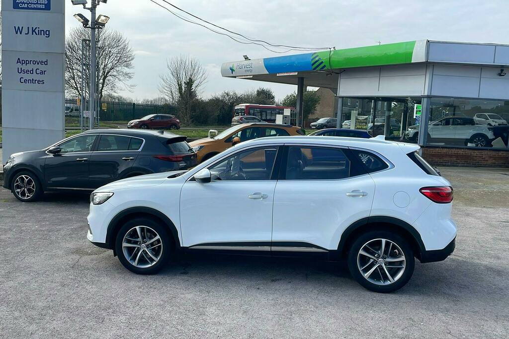 MG HS Exclusive White #44